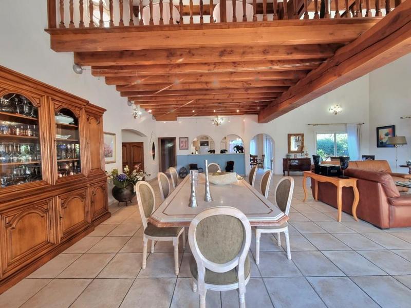 Propriété - 425 m² - 7 pièces