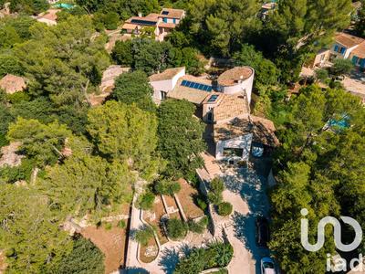 Maison - 220 m² - 6 pièces