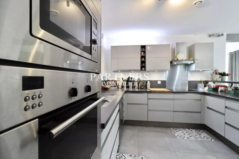 Maison - 140 m² - 5 pièces