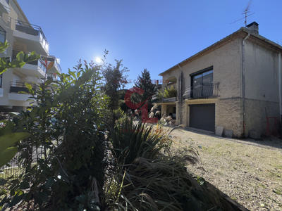 Maison - 328 m² - 9 pièces
