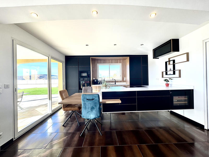 Maison - 150 m² - 5 pièces