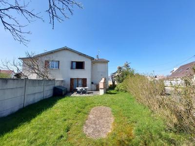 Maison - 96 m² - 4 pièces