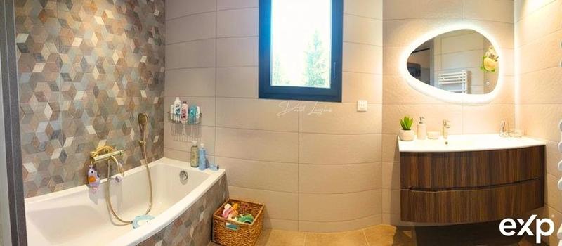 Maison - 181 m² - 5 pièces