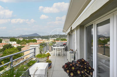 Appartement - 93 m² - 5 pièces