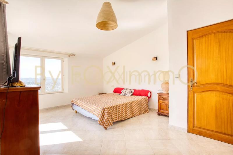 Maison - 220 m² - 5 pièces