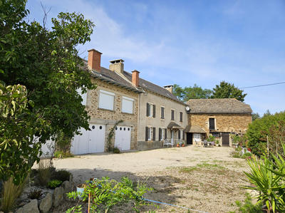 Propriété - 210 m² - 12 pièces