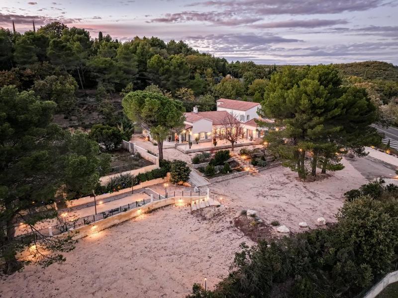 Maison - 408 m² - 5 pièces