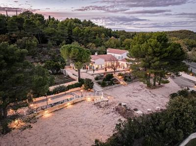 Maison - 408 m² - 5 pièces