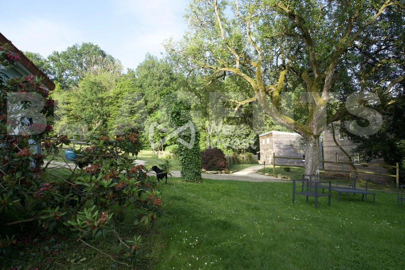 Maison - 807 m² - 30 pièces