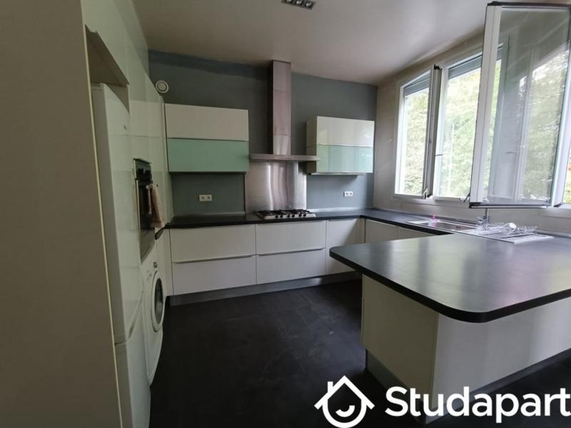 Chambre - 150 m² - 1 pièce