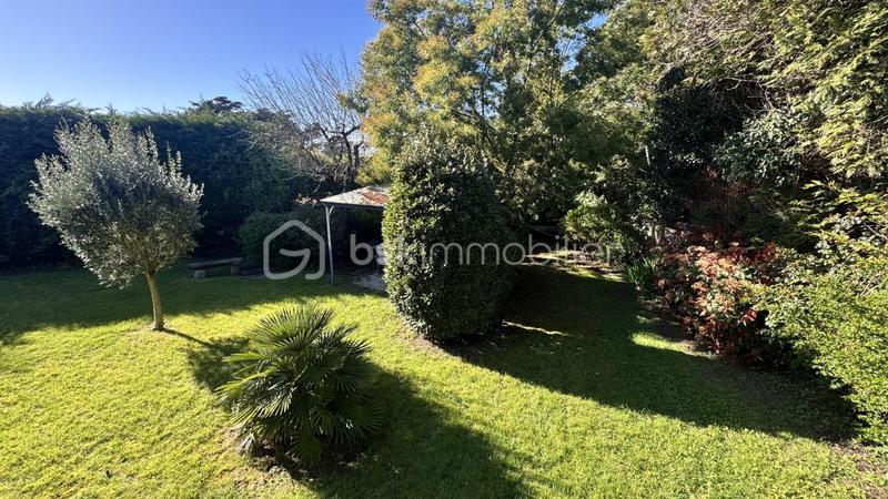 Propriété - 250 m² - 8 pièces