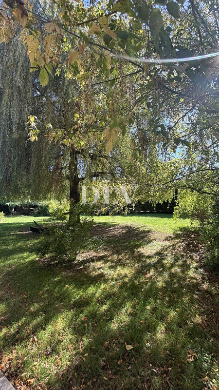 Maison - 214 m² - 8 pièces