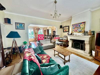 Maison - 245 m² - 8 pièces