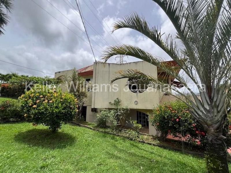 Villa - 179 m² - 9 pièces