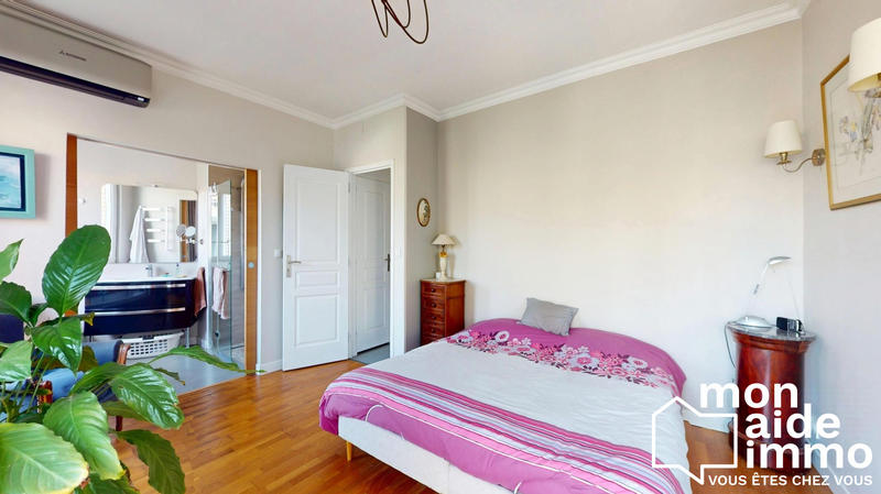 Maison - 180 m² - 7 pièces