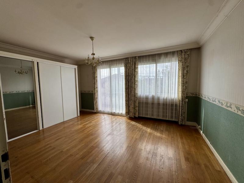 Maison - 200 m² - 10 pièces