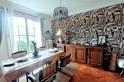 Maison - 225 m² - 8 pièces