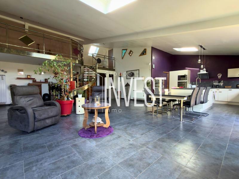 Maison - 246 m² - 5 pièces