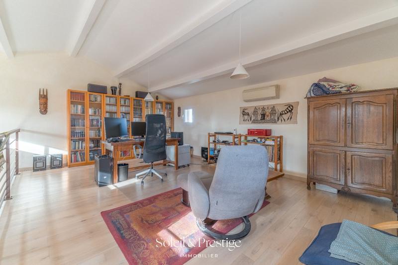 Maison - 220 m² - 5 pièces