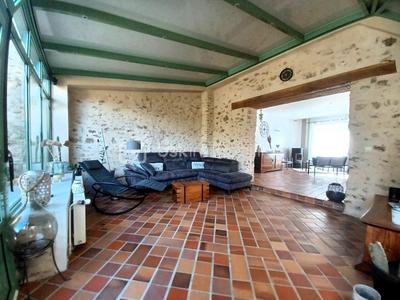 Maison - 224 m² - 7 pièces