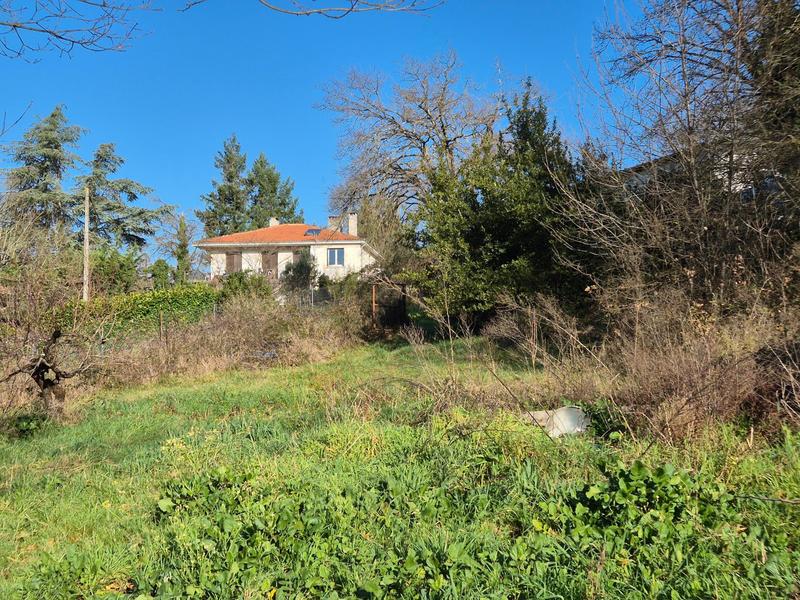Terrain - 1 748 m²