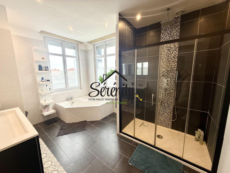 Maison - 195 m² - 8 pièces