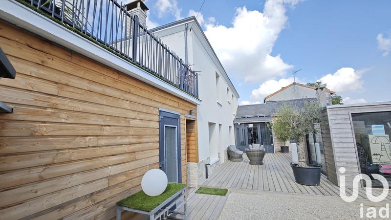 Maison - 240 m² - 10 pièces