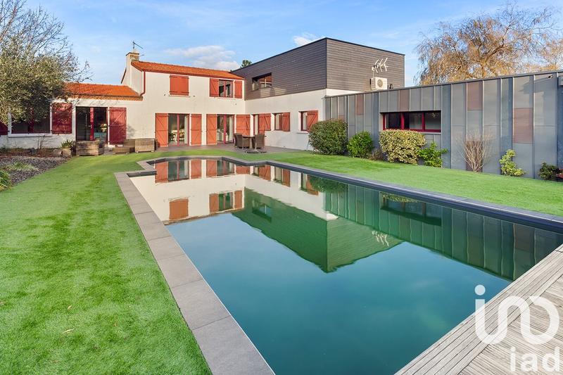 Maison - 324 m² - 10 pièces