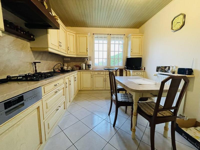 Maison - 200 m² - 8 pièces