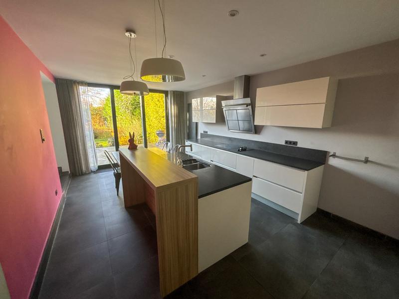 Maison - 210 m² - 6 pièces