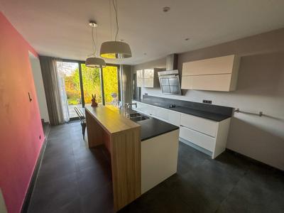 Maison - 210 m² - 6 pièces