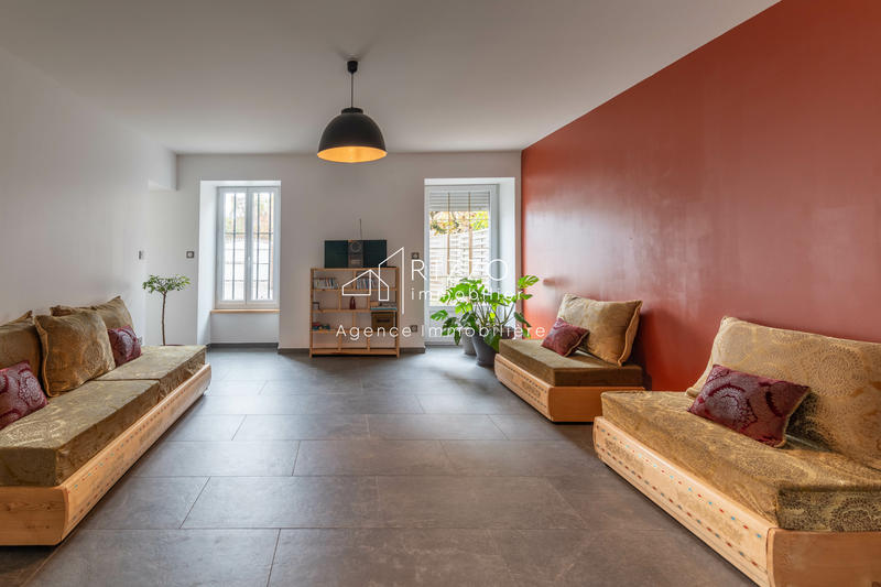 Maison - 326 m² - 11 pièces