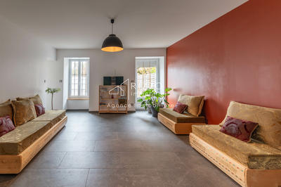 Maison - 326 m² - 11 pièces