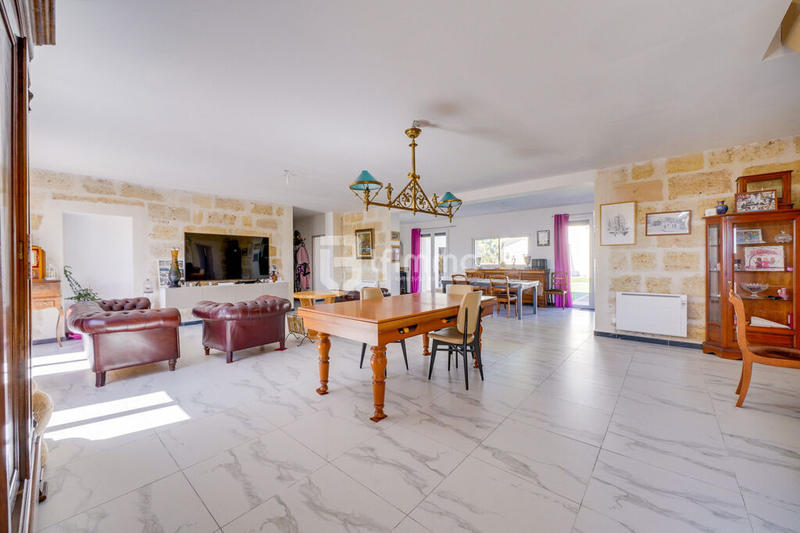 Maison en pierre - 340 m² - 11 pièces