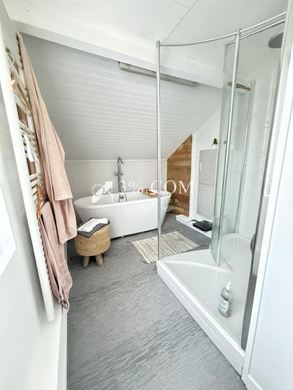 Maison - 180 m² - 8 pièces