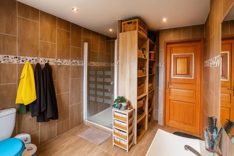 Maison - 223 m² - 9 pièces