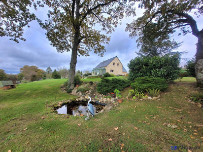 Maison - 201 m² - 7 pièces