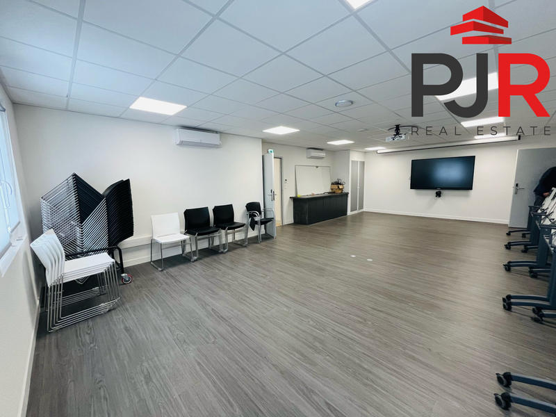 Bureau - 1 700 m²