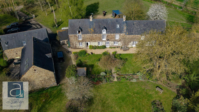 Maison - 488 m² - 12 pièces