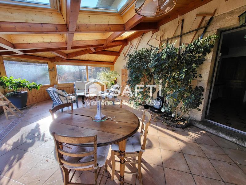 Maison - 275 m² - 10 pièces