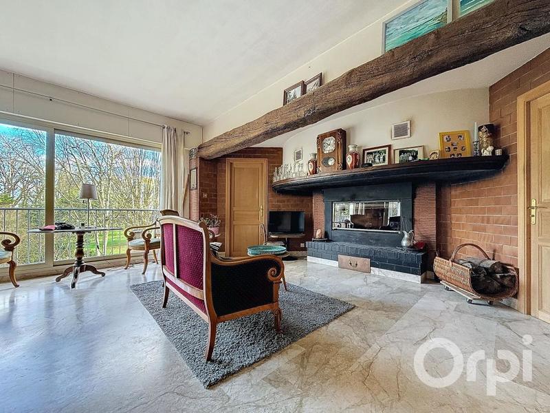 Maison - 450 m² - 8 pièces