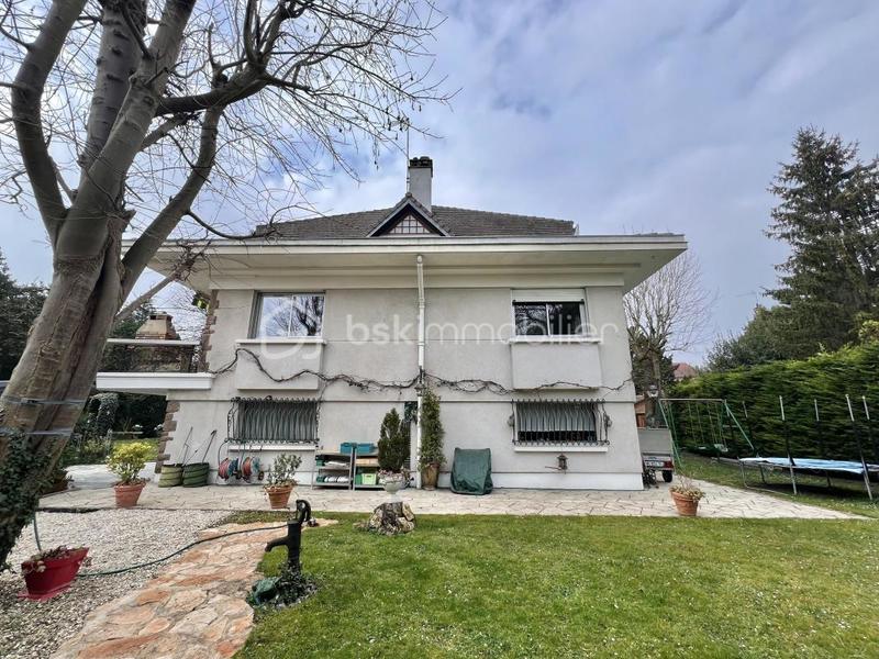 Maison d'architecte - 212 m² - 7 pièces