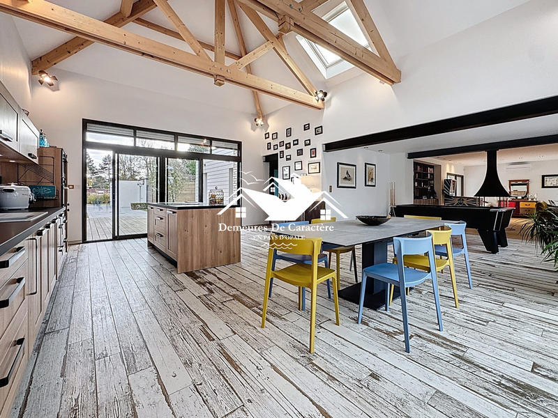 Maison - 210 m² - 6 pièces