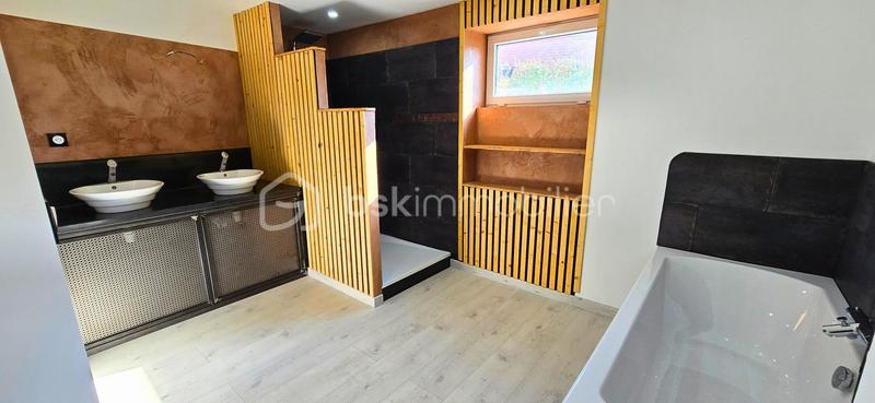 Propriété - 260 m² - 10 pièces