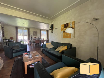 Villa - 215 m² - 8 pièces