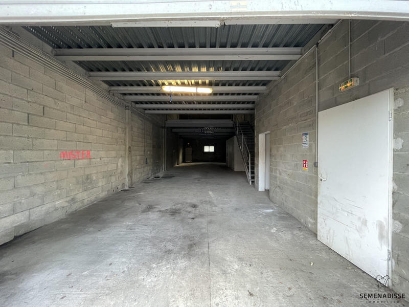 Entrepôt - 270 m²