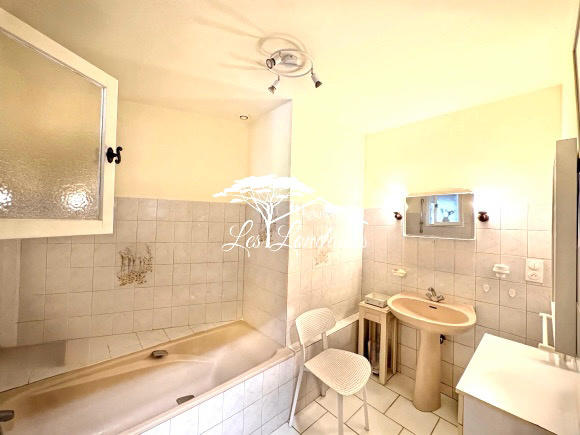 Maison - 229 m² - 11 pièces