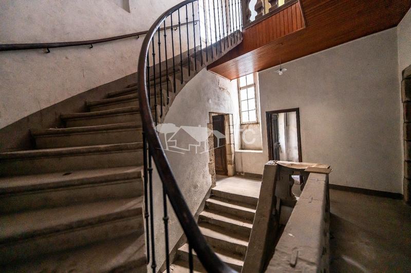 Maison - 265 m² - 12 pièces