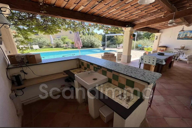 Villa - 213 m² - 6 pièces