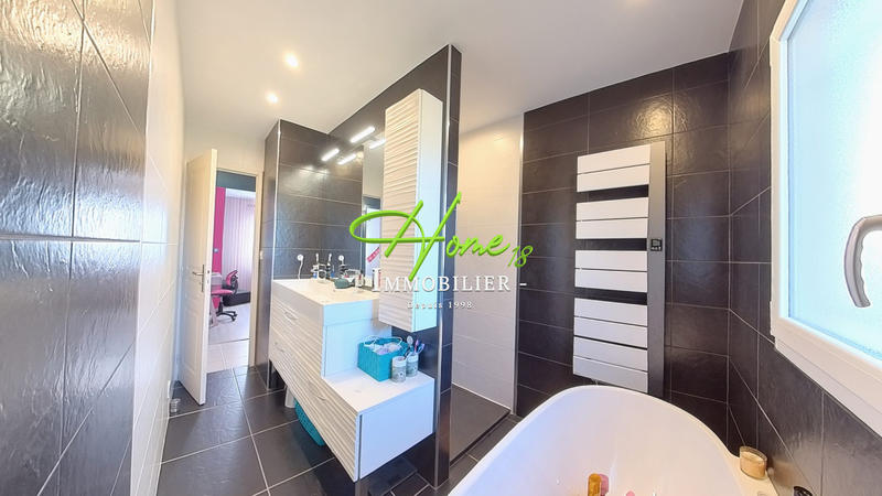 Maison - 98 m² - 5 pièces